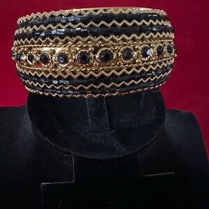 Elegant Gold and Black Beaded Bracelet
